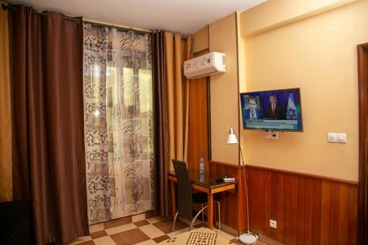 Yaahot Hotel Yaounde Exterior photo