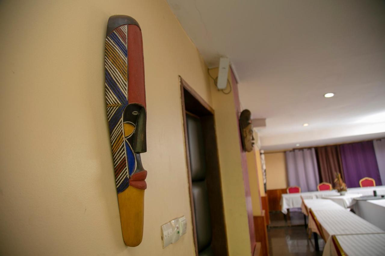 Yaahot Hotel Yaounde Exterior photo