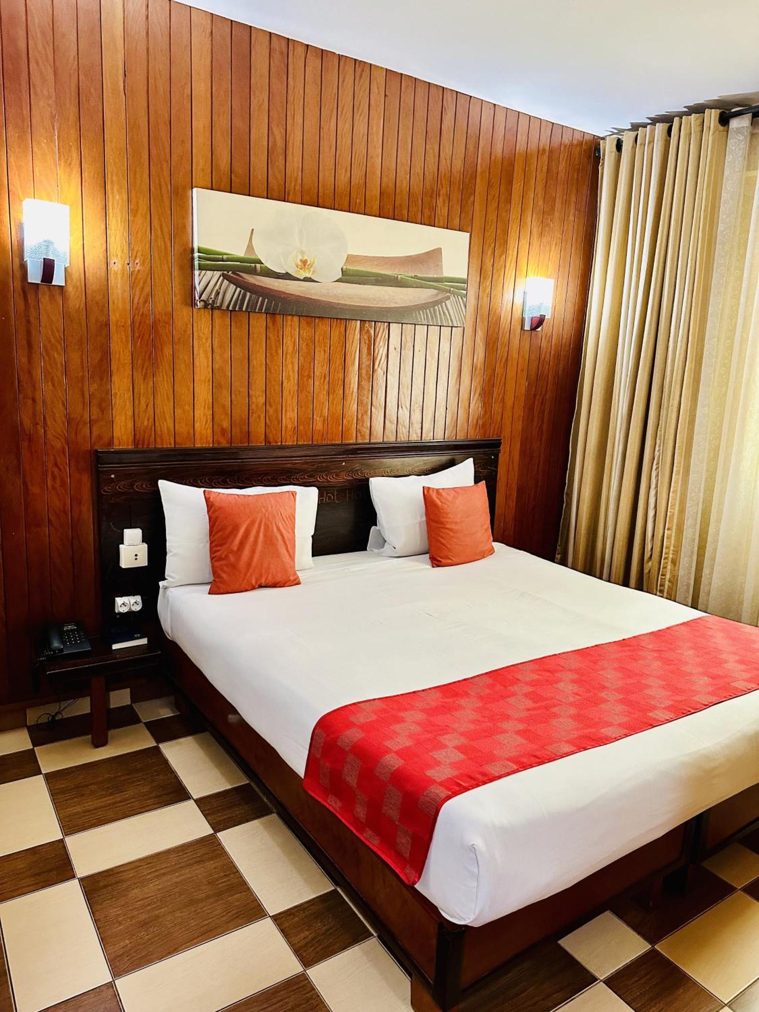 Yaahot Hotel Yaounde Exterior photo