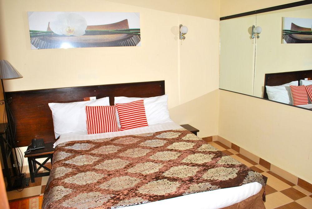 Yaahot Hotel Yaounde Exterior photo