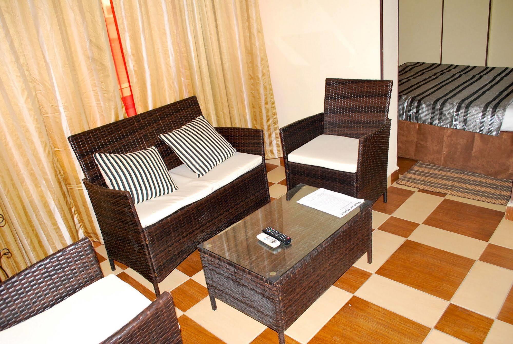 Yaahot Hotel Yaounde Exterior photo