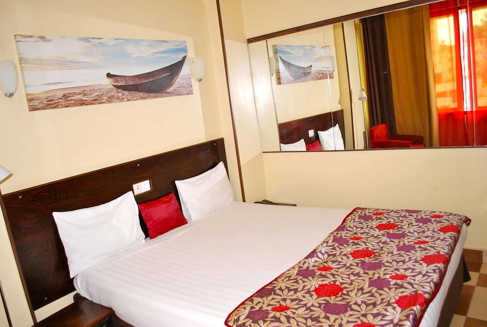 Yaahot Hotel Yaounde Exterior photo