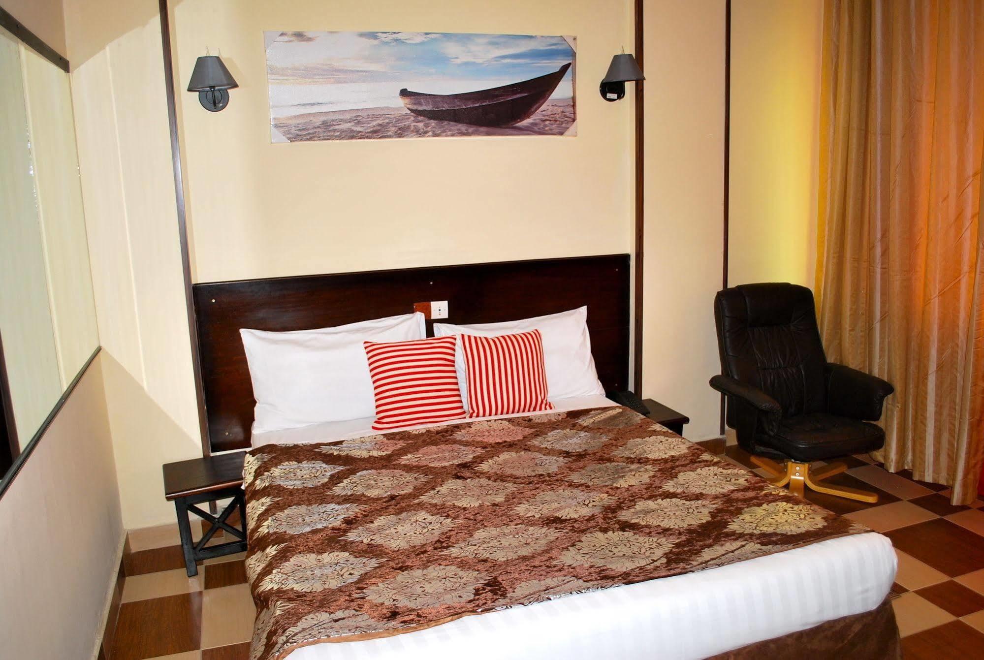 Yaahot Hotel Yaounde Exterior photo